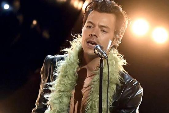 Harry Styles rần rần cộng đồng fan Kpop sau màn trình diễn Grammy 2021