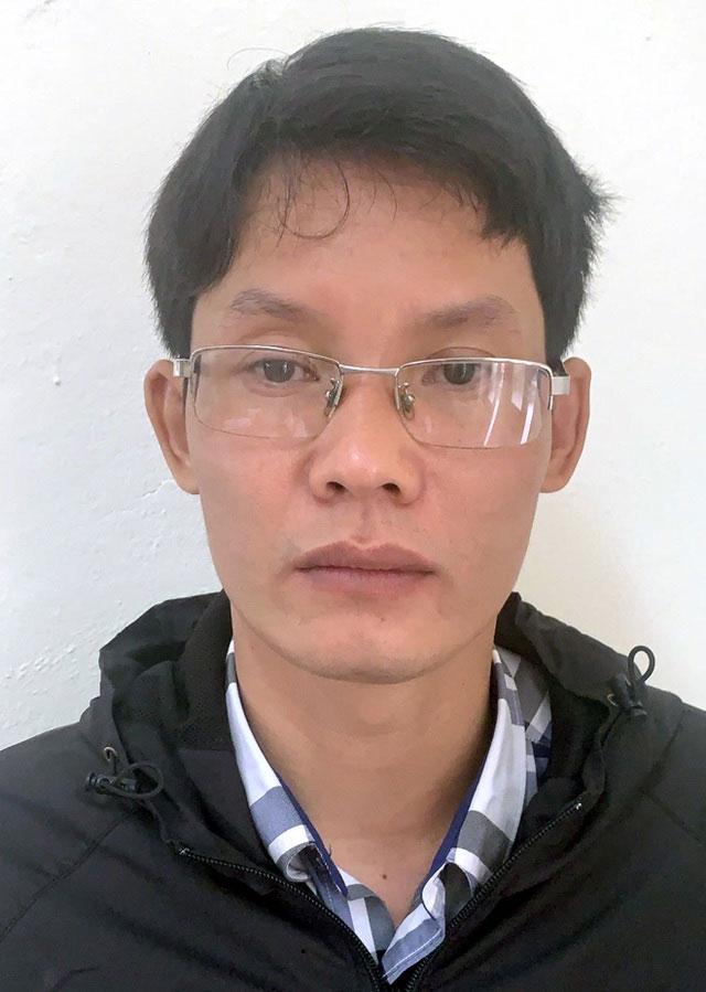 Gã biến thái vồ bé gái đạp xe trên đường, giở trò đồi bại-1