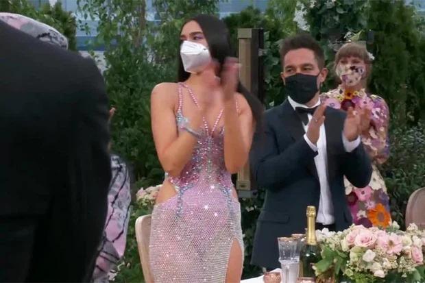 Khẩu trang chiếm spotlight Grammy 2021: Chiếc chất lừ, chiếc tấu hài-5