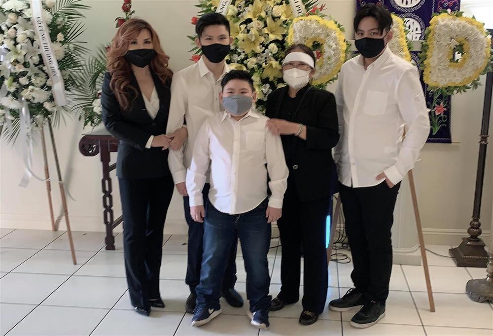 Vợ cũ Bằng Kiều mang 3 con trai đi dự tang nhà giúp việc-2