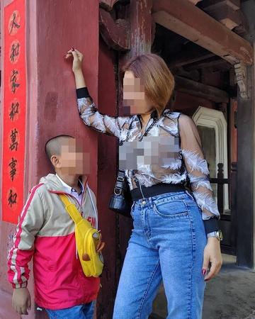 Female tourist wearing ao dai, show off the 3rd round in Hoi An-2