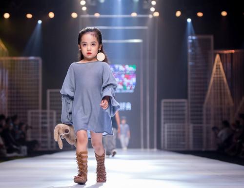 Quắn quéo trước độ xinh xỉu của bé Cami phim Hướng Dương Ngược Nắng-8