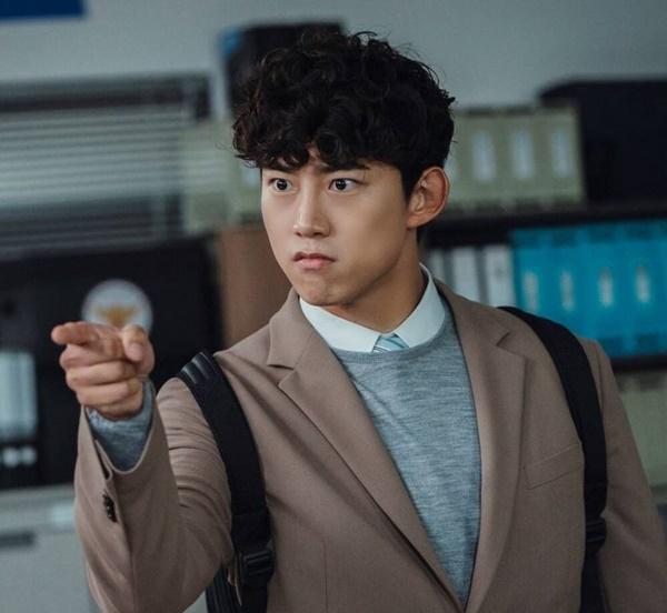Ok Taecyeon tiết lộ về mái tóc xoăn của Jang Joon Woo trong Vincenzo-2