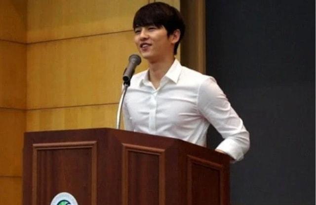 Choáng ngợp ngoại hình Song Joong Ki thời sinh viên-6