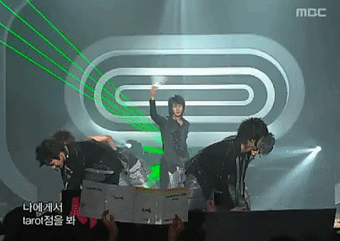 Nhan sắc phi giới tính 15 năm không đổi của Heechul Super Junior-2