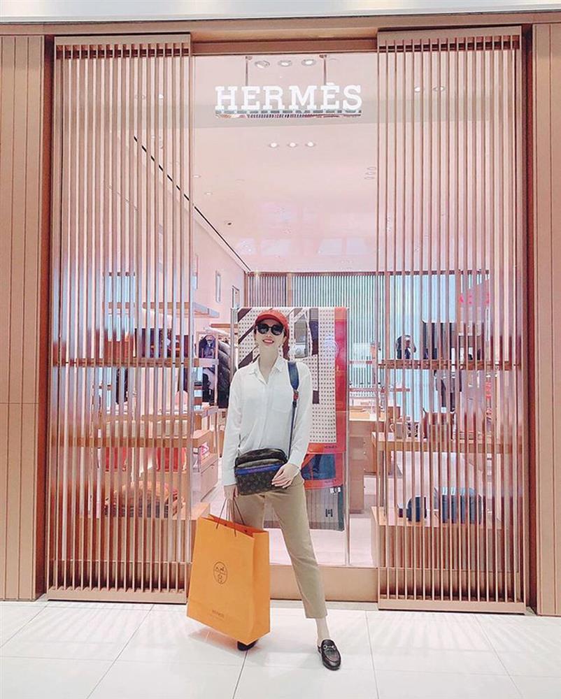 Mang kim cương là thường rồi, giờ Bảo Thy đính cả hột xoàn lên móng tay-4