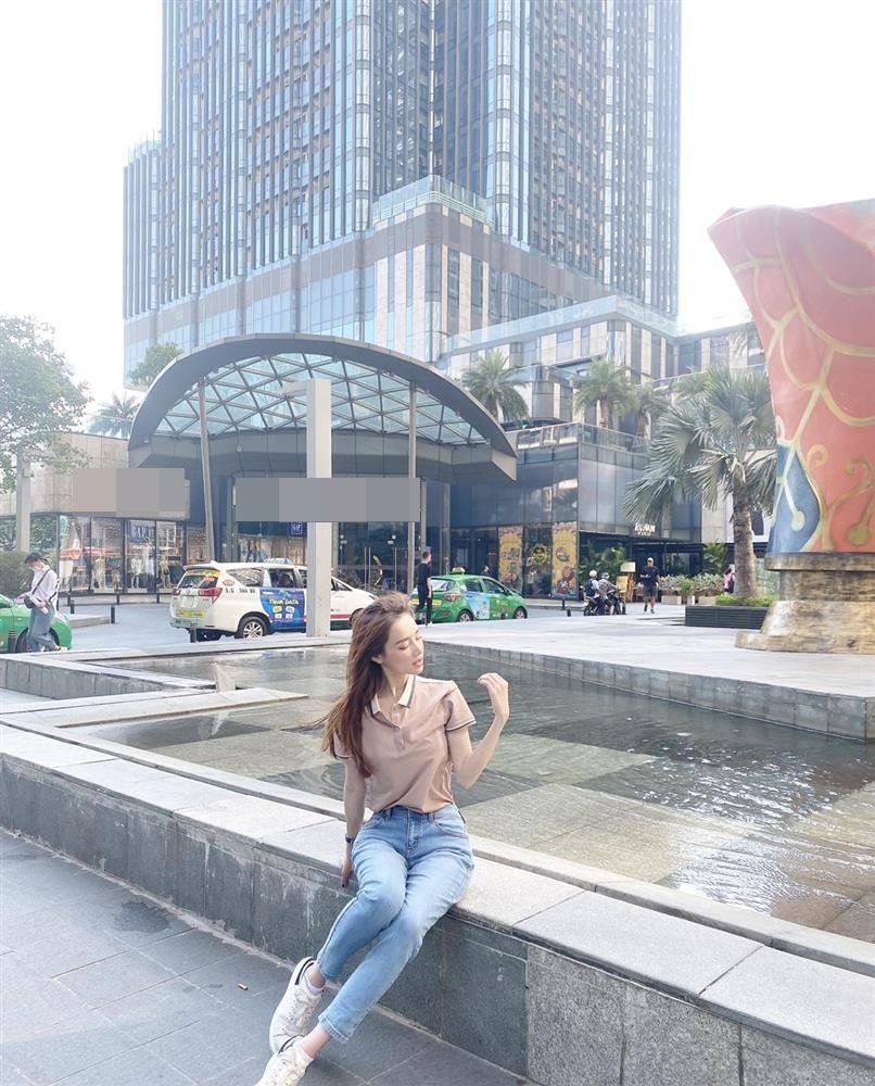 Nhã Phương lộ tay khẳng khiu, vóc dáng nhỏ bé như học sinh-2