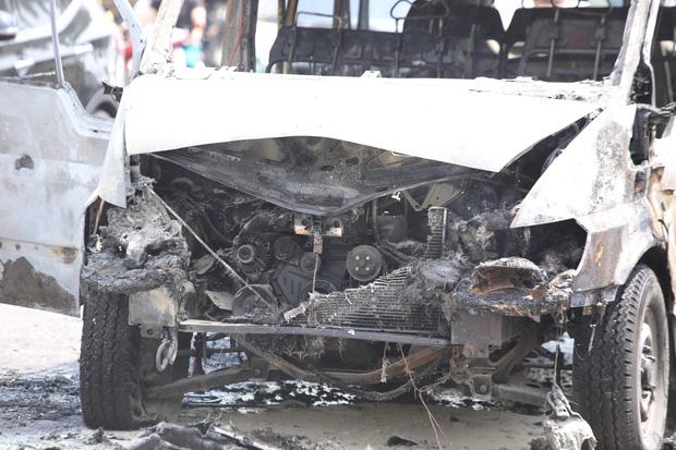 Clip: Xe chuyên chở quan tài bốc cháy dữ dội giữa Đà Nẵng-2