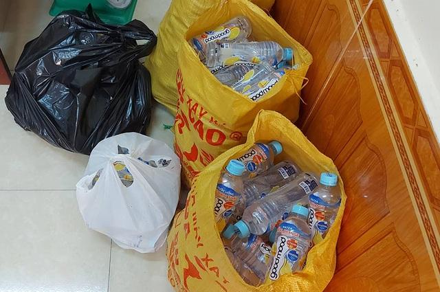 9 học sinh đau bụng, buồn nôn sau khi uống nước miễn phí từ người lạ-1