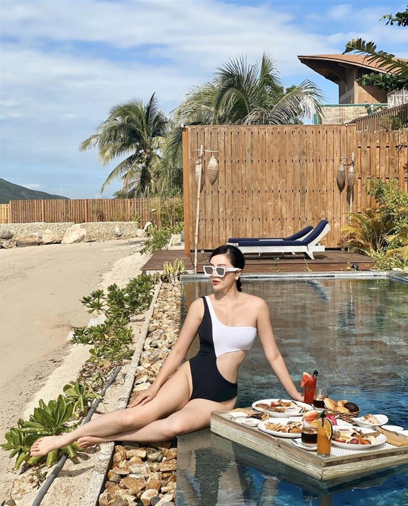 Bắt bài 4 dáng pose khi mặc bikini của Bảo Thy-11