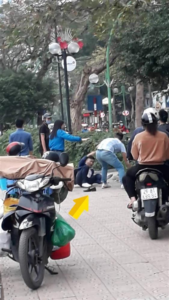 Đánh ghen ầm ĩ hồ Tây: Chồng liên hoàn chưởng cả vợ lẫn nhân tình-1