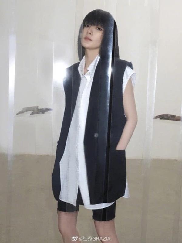 Dương Mịch xuất hiện với ngoại hình khác lạ, đôi chân khẳng khiu tong teo-3