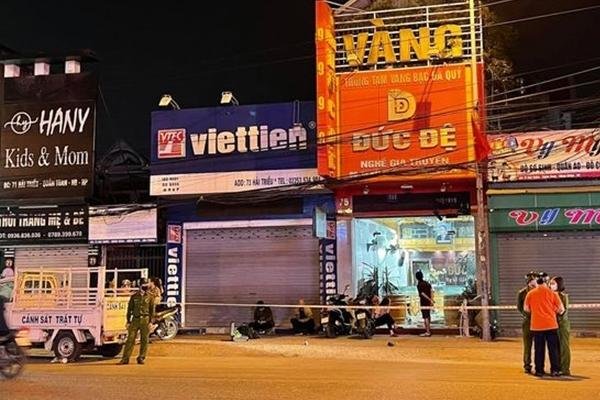 Bị chồng mưa dao vào đầu khi đòi ly hôn-2