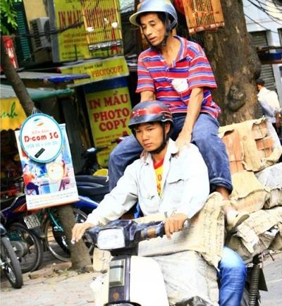 Sốc với phong cách thồ cá sấu nguyên con, làm người bên cạnh toát mồ hôi hột-5