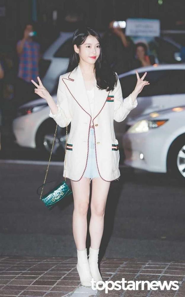 Loạt style nữ sinh giúp IU trẻ ra đến 10 tuổi-2