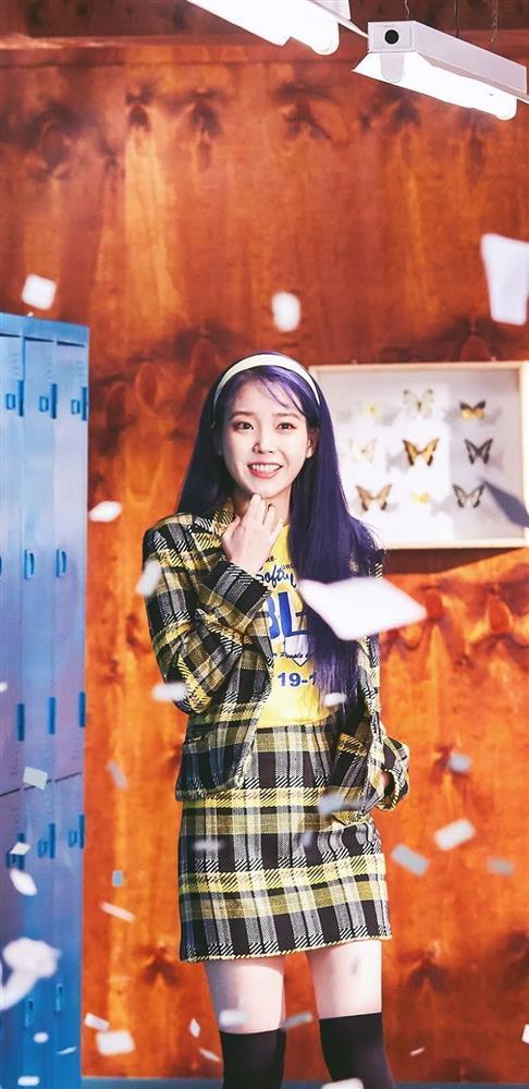 Loạt style nữ sinh giúp IU trẻ ra đến 10 tuổi-3