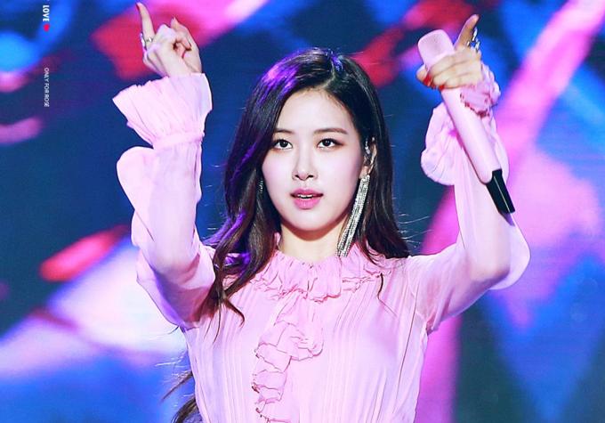 Rosé ngày xưa vừa buồn vừa nhạt, nay lên đời dữ dội nhờ đổi style makeup-3