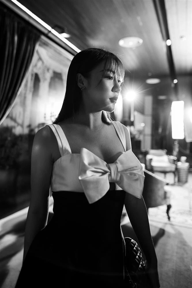 Văn Mai Hương khoe gò bồng đảo sexy đến ná thở-9