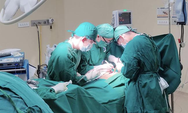 Mâu thuẫn bạn gái, thanh niên 19 tuổi tự đâm thủng tim-1