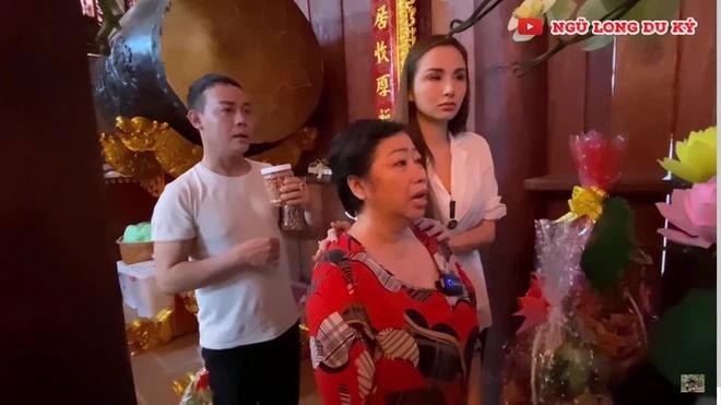 Hé lộ những kỷ vật trên bàn thờ cố nghệ sĩ Chí Tài-1