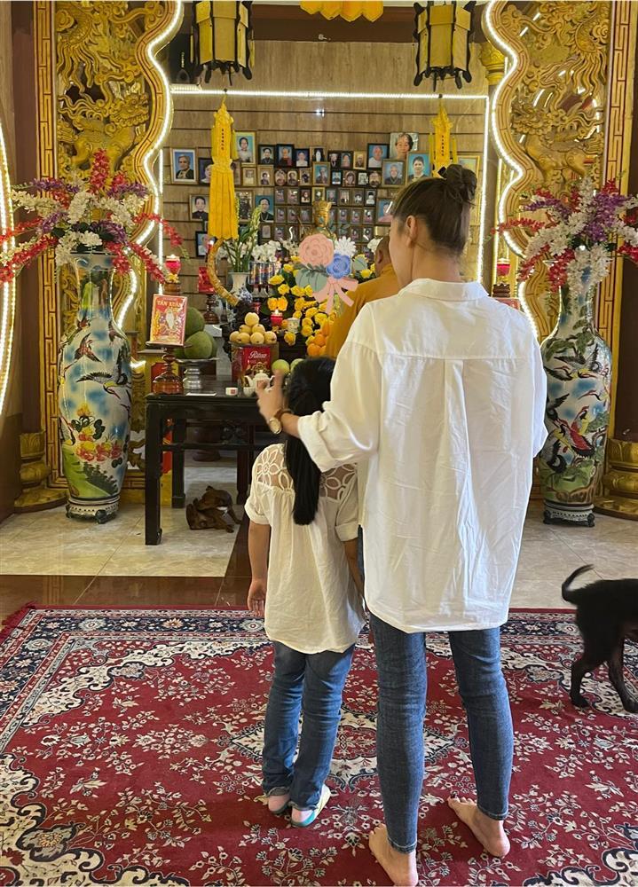 Mẹ đẻ cố diễn viên Mai Phương chầu chực mỗi lần thăm cháu ngoại-1