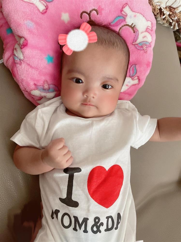 Ngỡ ngàng ngoại hình con gái sinh non nặng 1,9kg của Mạc Văn Khoa-6