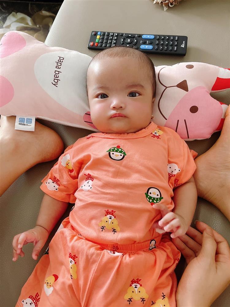 Con gái sinh non 1,9kg của Mạc Văn Khoa nay đã có da có thịt-6