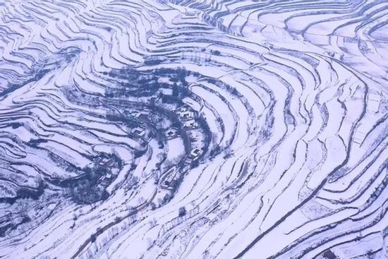 Tuyết phủ trắng ruộng bậc thang 13 triệu m2 ở Trung Quốc