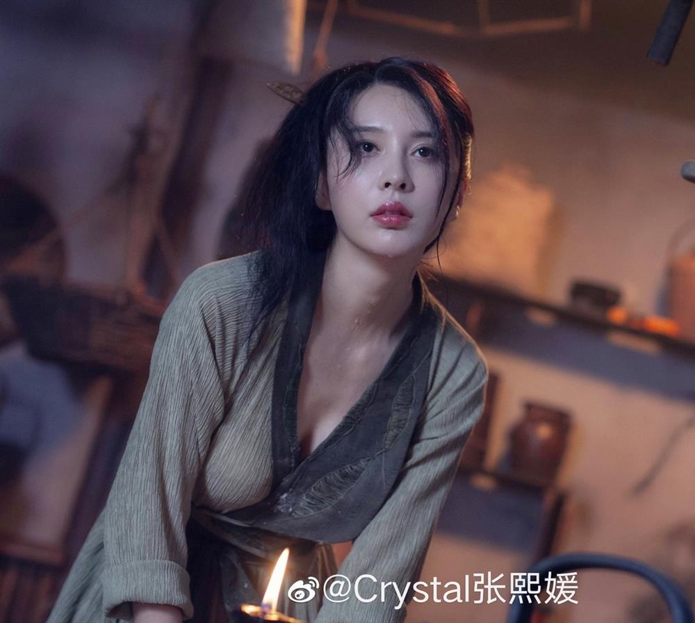 Những người đẹp bị chê khi vào vai Phan Kim Liên-1