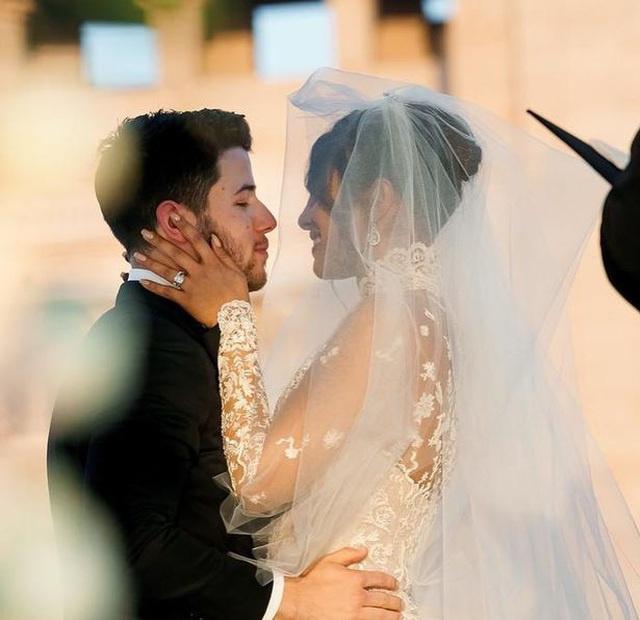 Nick Jonas kể về hôn nhân 3 năm với Hoa hậu Thế giới Priyanka Chopra-3