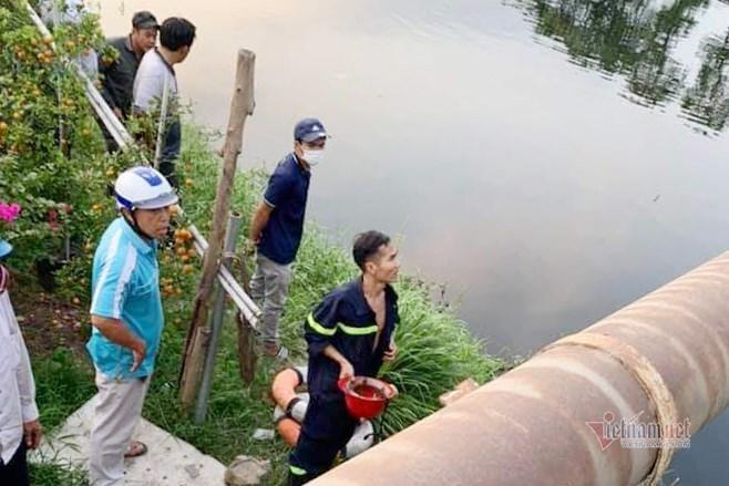 Cô gái lao xuống sông tự tử ở Sài Gòn-1