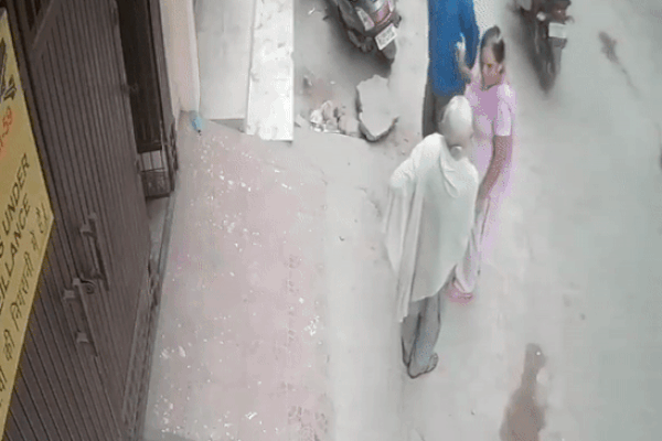 Clip: Cụ bà chết tức tưởi sau cú tát trời giáng của con trai-2