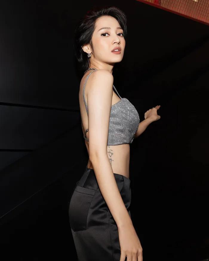 Thời trang hở hang tứ bề nóng bỏng mắt của Bảo Anh-2