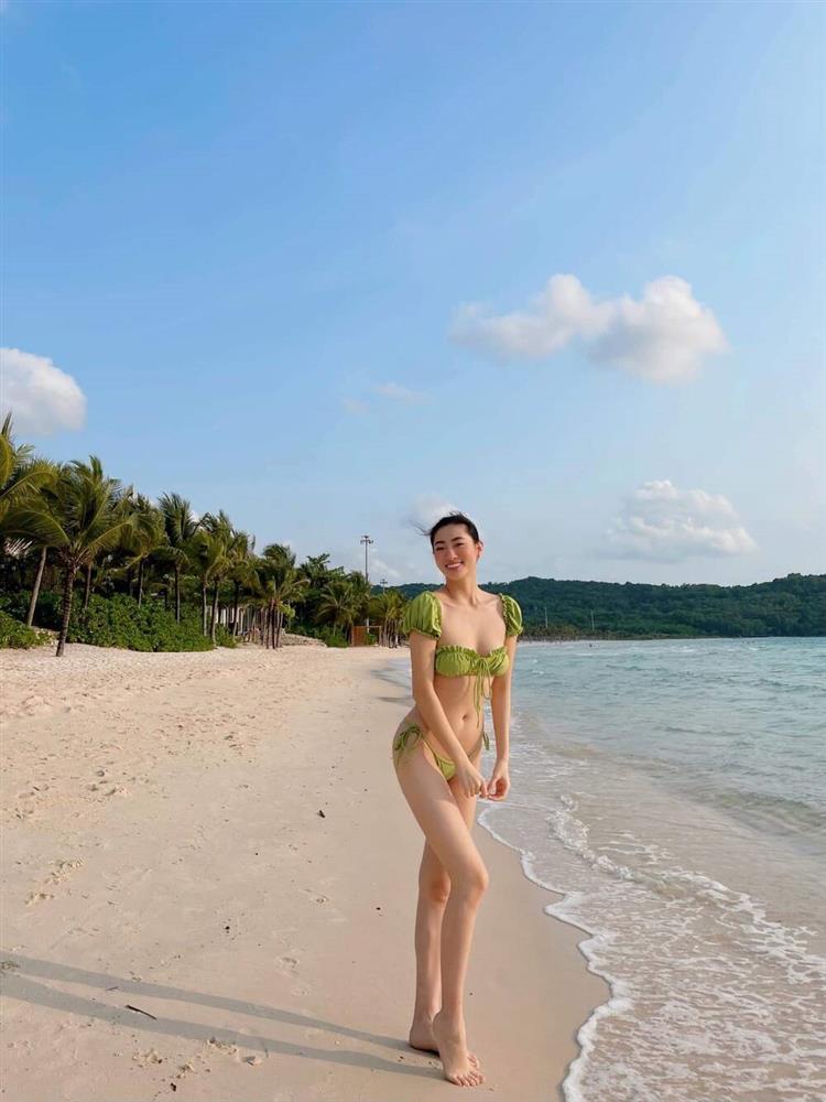 Lương Thùy Linh suýt lộ điểm nhạy cảm vì bikini-9