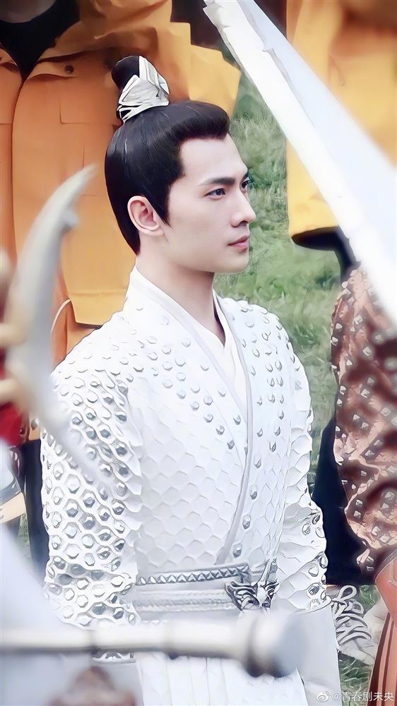 Dương Dương đẹp không góc chết khiến bạn diễn bị dìm hàng thấy thương-2