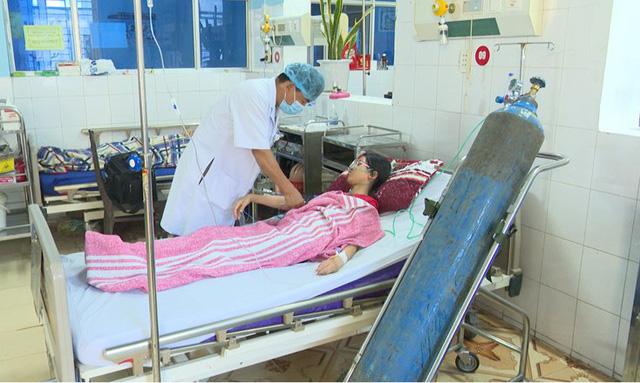 Thổi kẹo bong bóng mua ở cổng trường, 3 học sinh lớp 5 ngộ độc cấp cứu-1