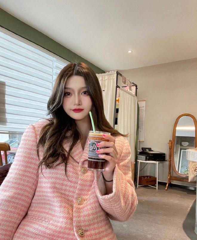 Hot girl triệu follow lộ mặt mộc khác nào... bà thím-5