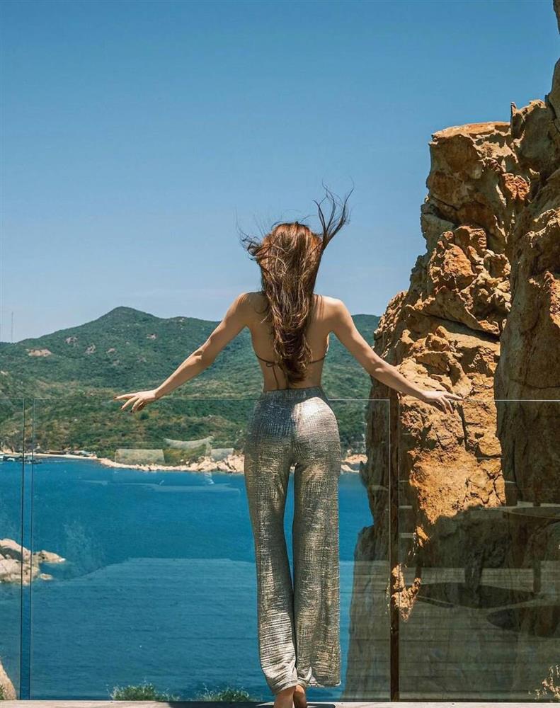 Hồ Ngọc Hà tung ảnh bikini, gây sốt hơn cả là bàn tay hư của Kim Lý-7