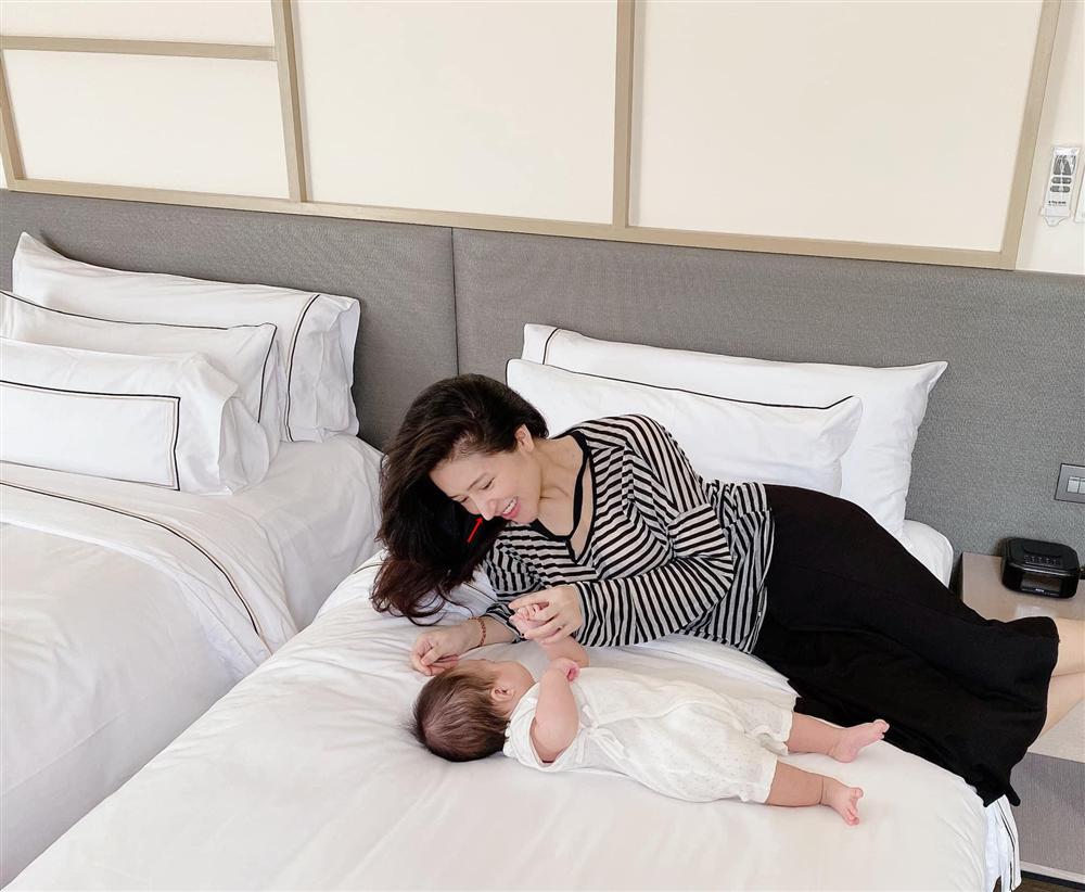 Con gái 8 tháng tuổi của Vân Navy gây sốt với ngoại hình bụ bẫm-7