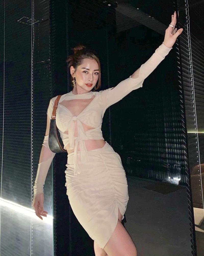 STREET STYLE: Chi Pu mặc đồ khoét táo bạo - Phương Mỹ Chi khoe vai trần-1