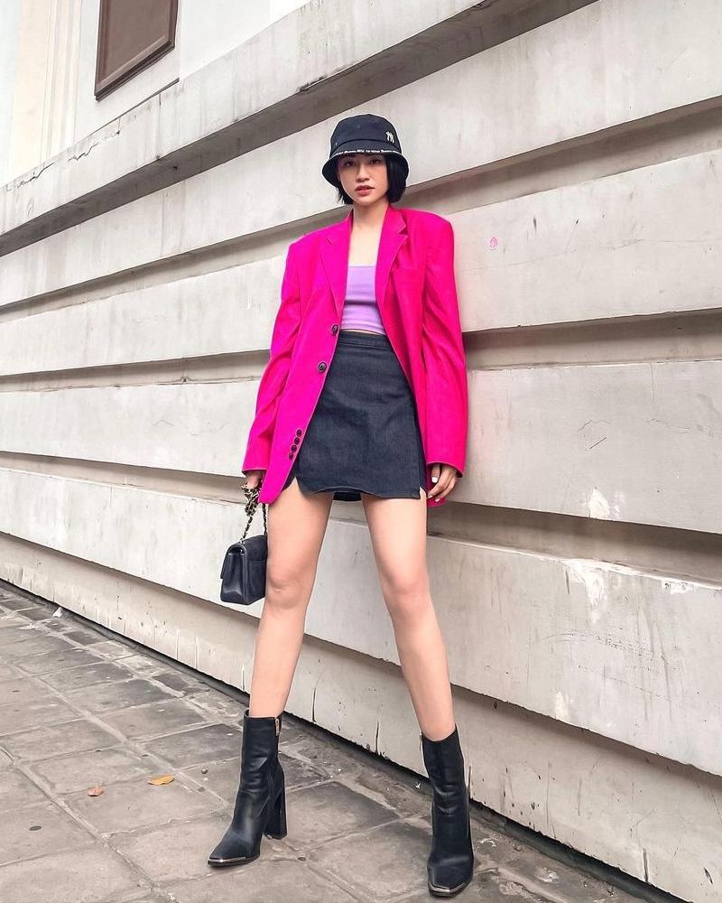 STREET STYLE: Chi Pu mặc đồ khoét táo bạo - Phương Mỹ Chi khoe vai trần-6