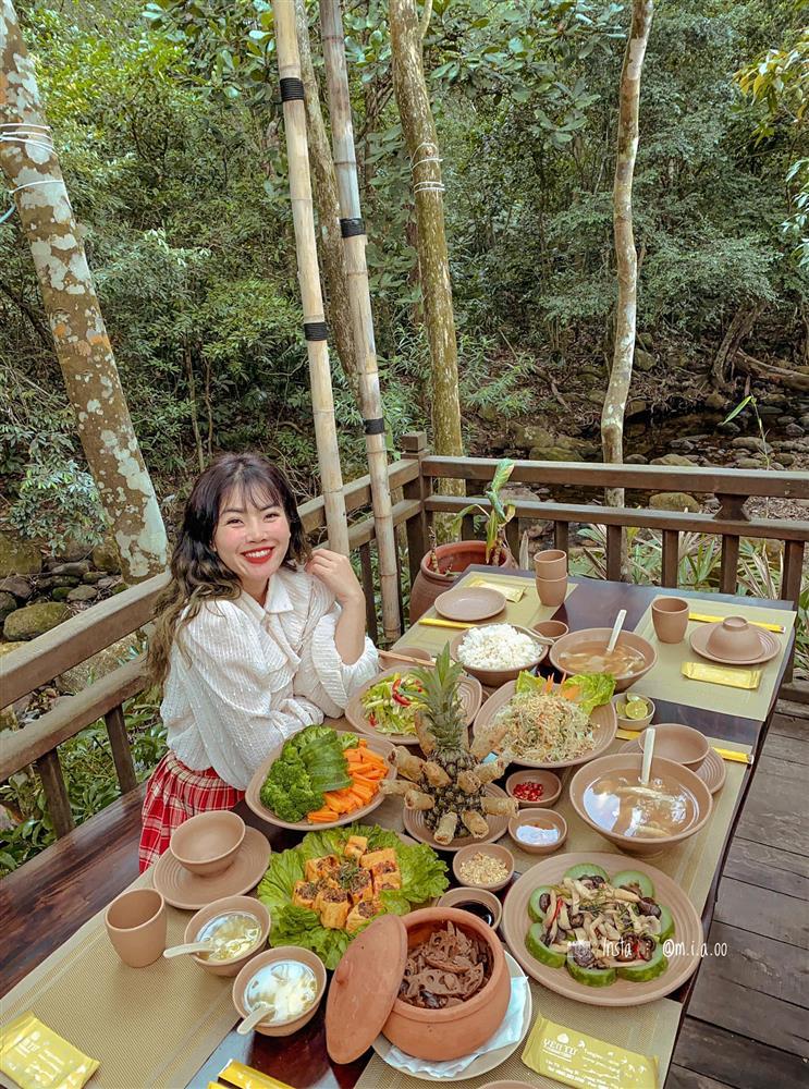 30 tuổi chưa yêu ai, nàng 9x mê du lịch trúng sét ái tình với trai đẹp 1m85-2