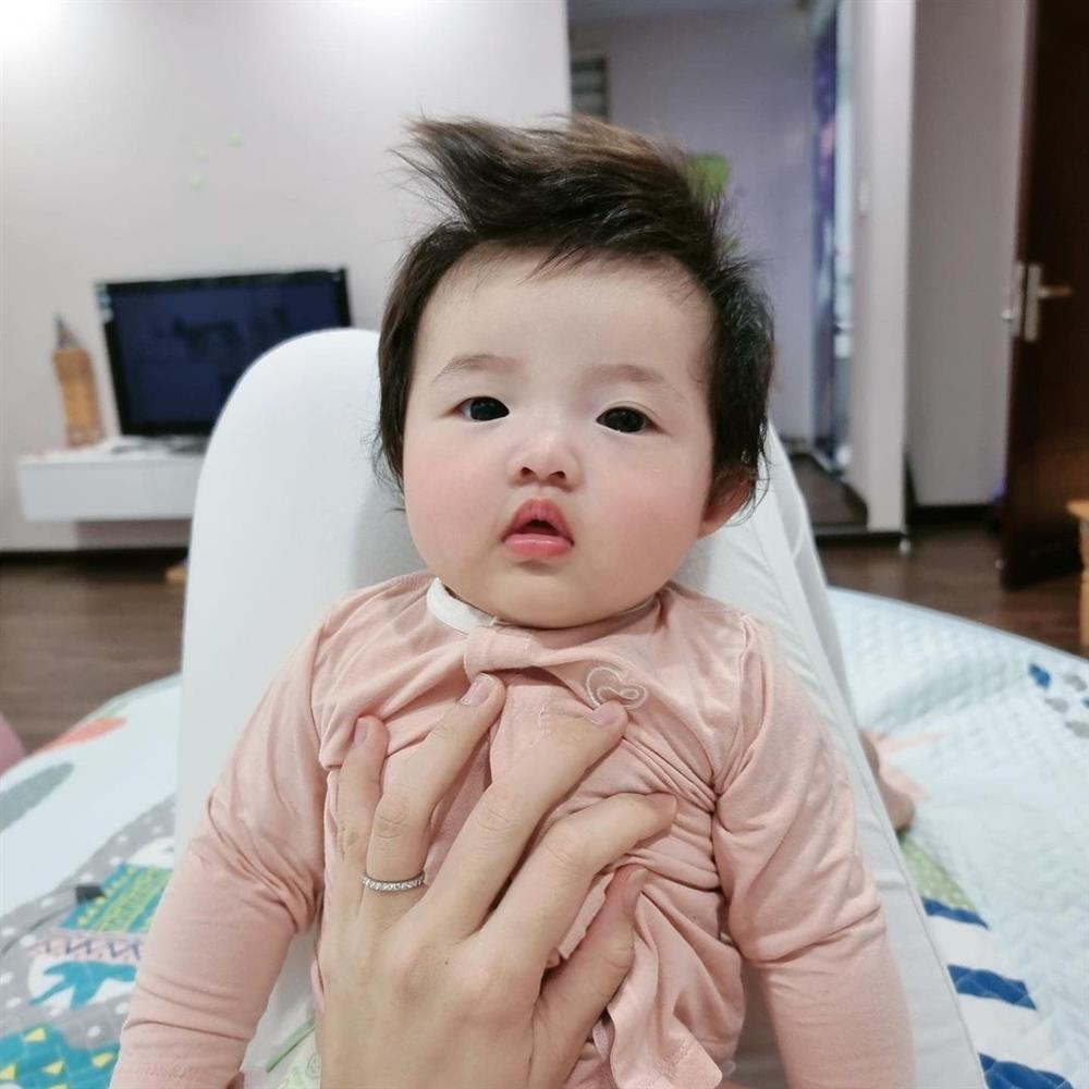 Đông Nhi bị góp ý khi xây nhà online cho con gái-4