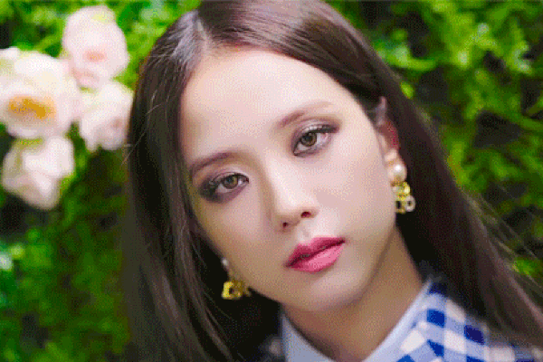 Fan BlackPink nổi đóa khi YG ngó lơ Jennie, viết sai tên Rosé khó chấp nhận-4