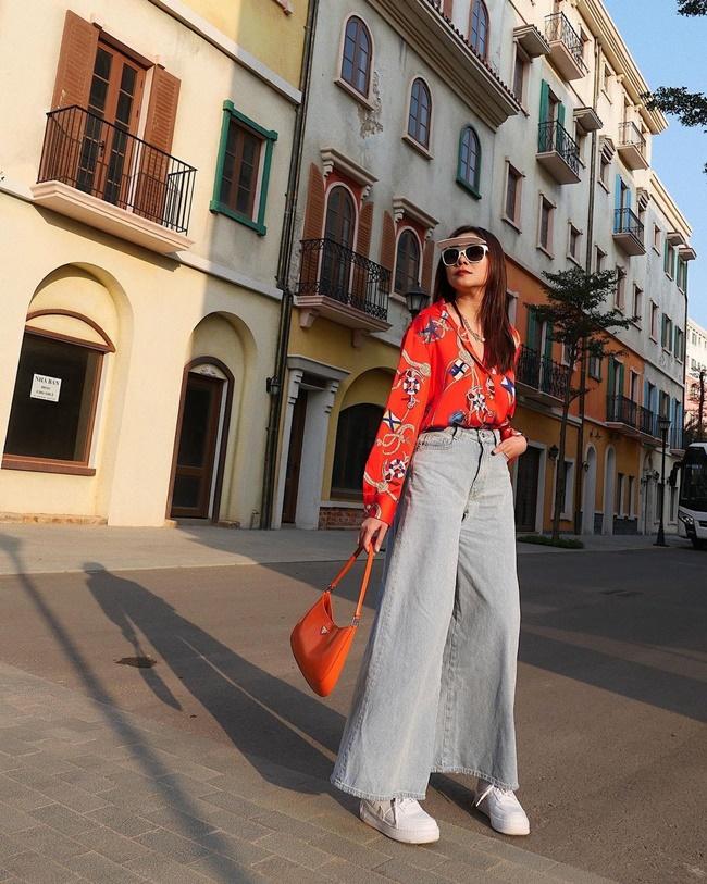 Thanh Hằng cá tính với chiếc quần ống rộng.