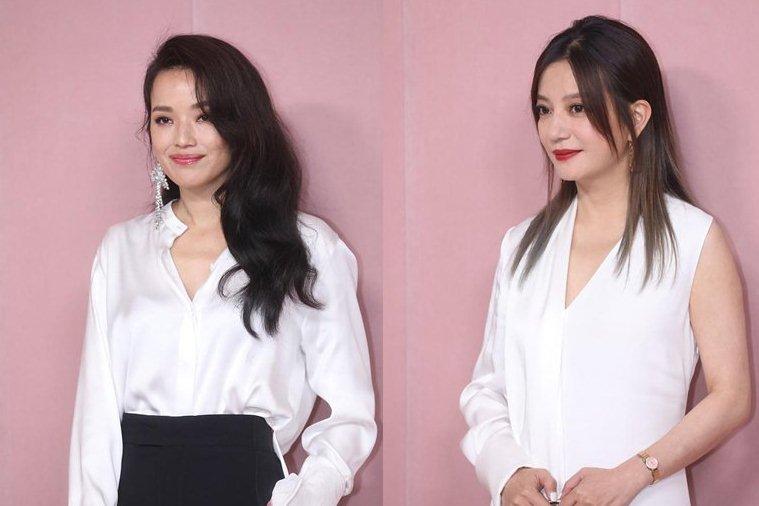 Lý do gì mà Thư Kỳ mặc suit sang chảnh nhưng lại đi đôi dép lê kỳ cục-6