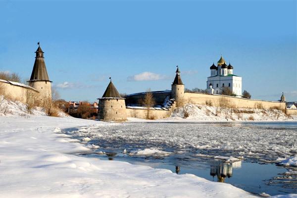 Sinh viên Việt Nam cứu 2 em nhỏ người Nga ngã xuống sông băng-1