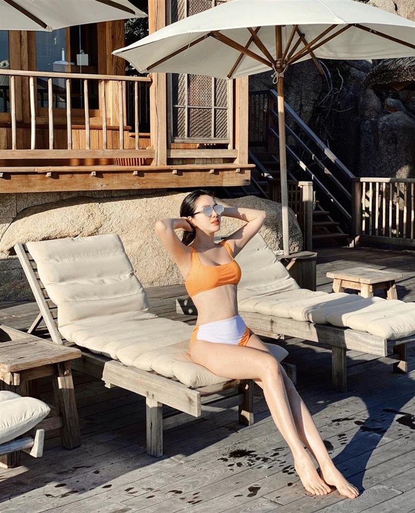 Sao Việt diện bikini: Lan Ngọc body nuột nà, Quỳnh Anh Shyn tạo dáng phản cảm-10