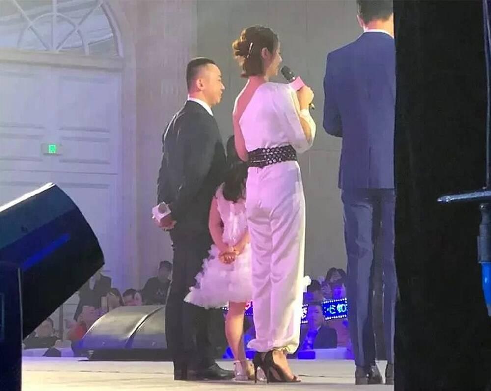 Ngọc Trinh, Angela Baby đều bị soi vòng 3 phồng xẹp thất thường-6