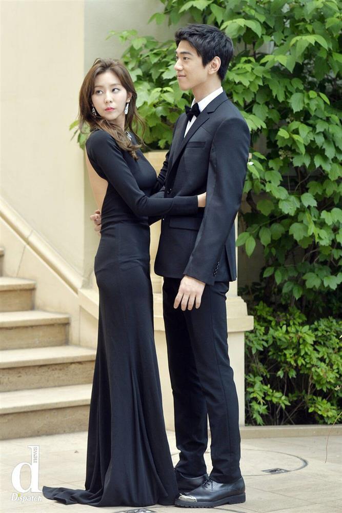 Ngọc Trinh, Angela Baby đều bị soi vòng 3 phồng xẹp thất thường-8